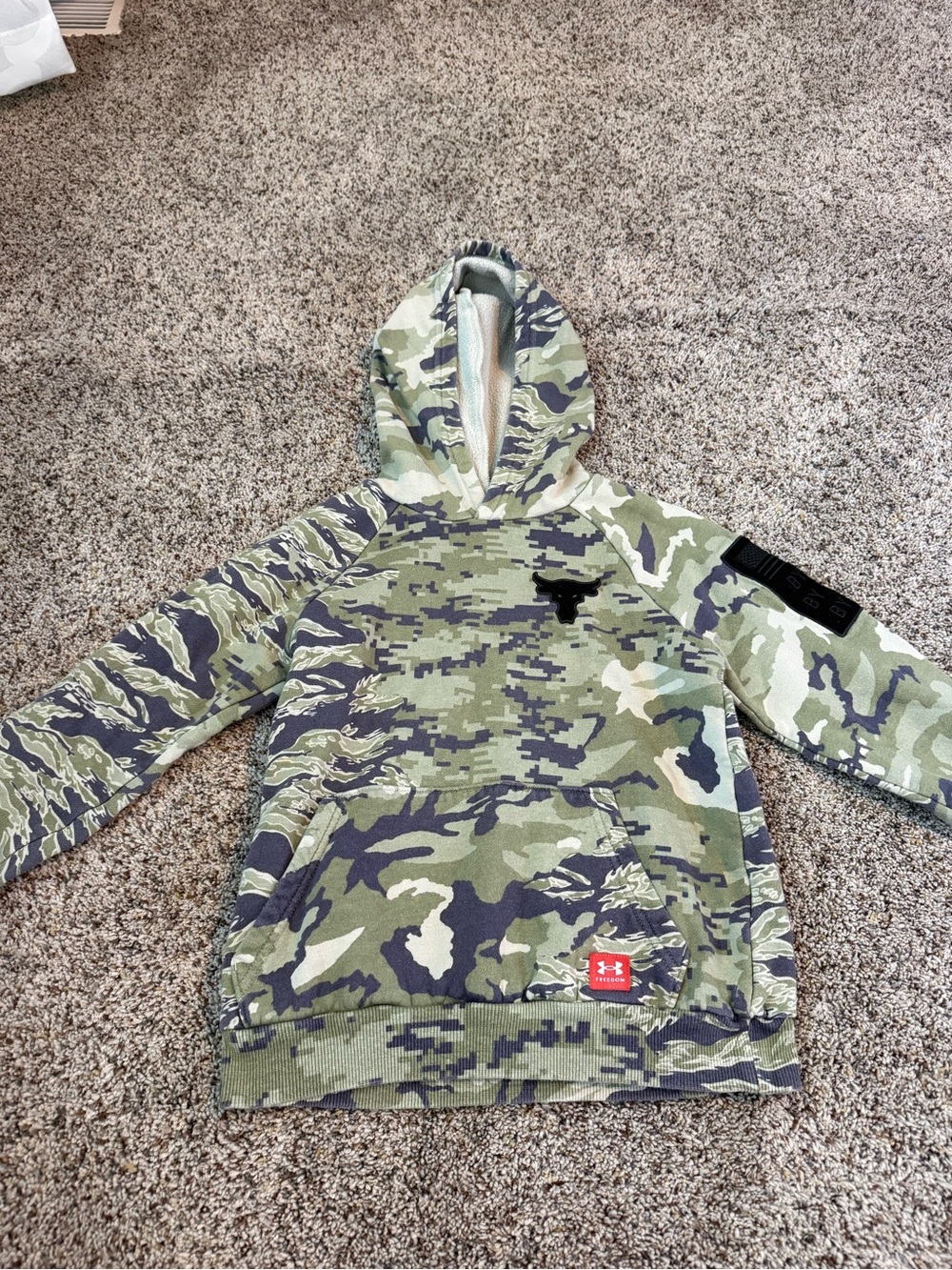 Under Armour Project Rock Hoodie Youth Small Veterans Day Camo